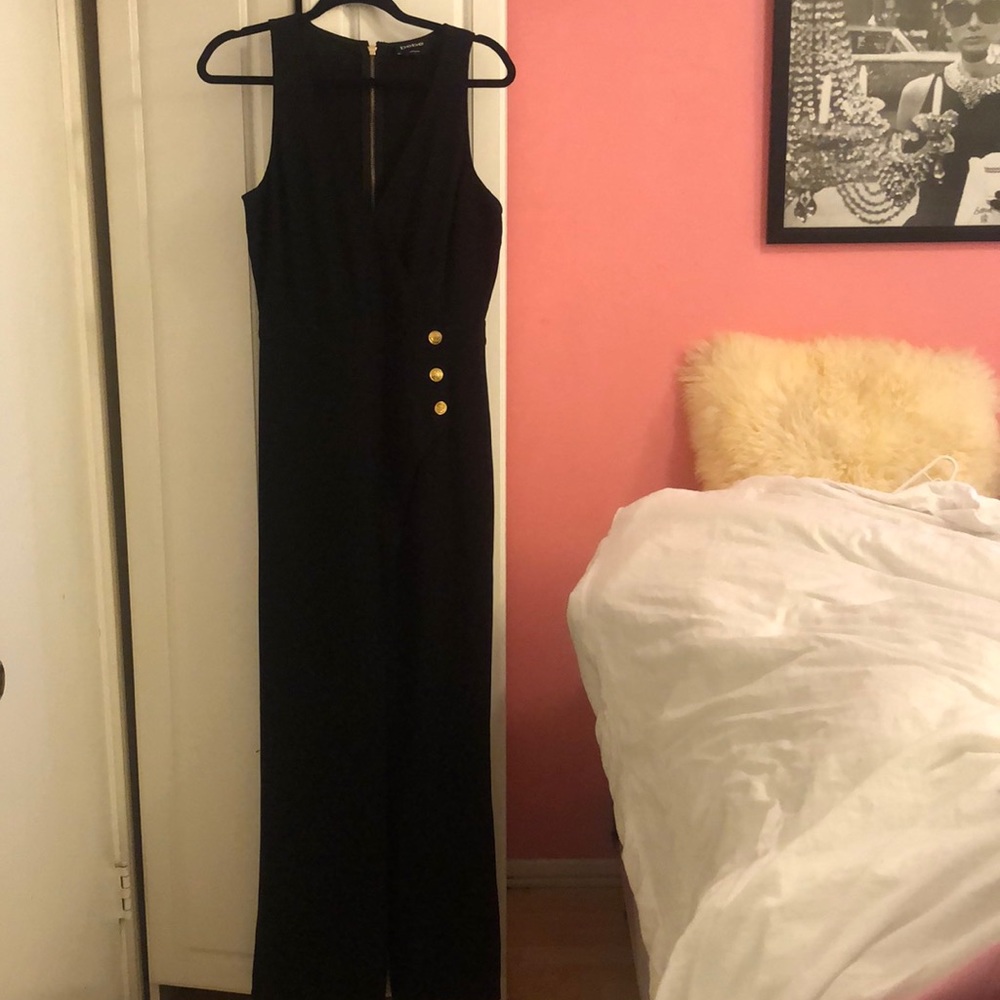 New with tag, Bebe v-neck sleeveless jumpsuit